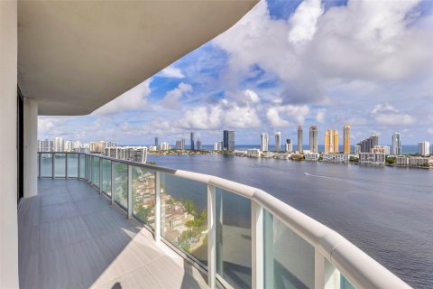 Condo in Aventura, Florida, 4 bedrooms  № 876371 - photo 1