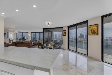 Condo in Aventura, Florida, 4 bedrooms  № 876371 - photo 9