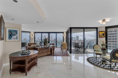 Condo in Aventura, Florida, 4 bedrooms  № 876371 - photo 15