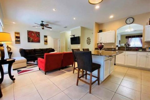 Casa en venta en Kissimmee, Florida, 7 dormitorios, 285.95 m2 № 1334005 - foto 5