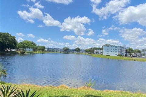 Condo in Deerfield Beach, Florida, 1 bedroom  № 1210324 - photo 2