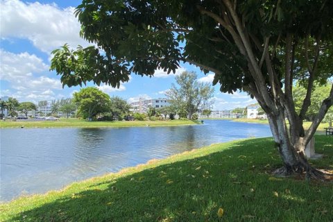 Condo in Deerfield Beach, Florida, 1 bedroom  № 1210324 - photo 12