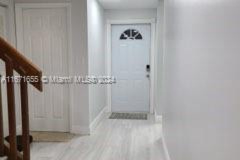 Townhouse in Plantation, Florida 4 bedrooms, 187.66 sq.m. № 1395153 - photo 2