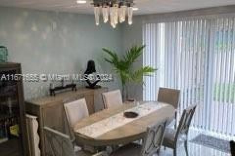 Townhouse in Plantation, Florida 4 bedrooms, 187.66 sq.m. № 1395153 - photo 4