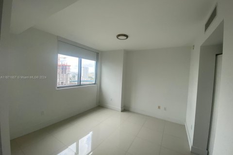 Condo in Miami, Florida, 1 bedroom  № 1395154 - photo 10