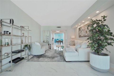 Condo in Miami Beach, Florida, 3 bedrooms  № 174231 - photo 29