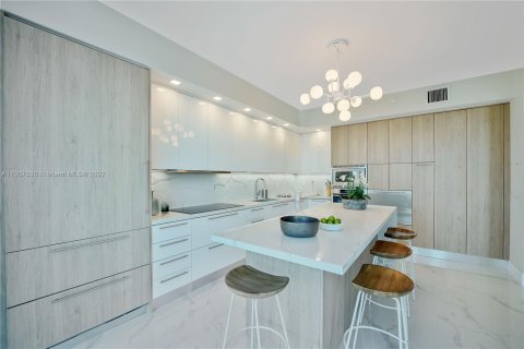 Condo in Miami Beach, Florida, 3 bedrooms  № 174231 - photo 18