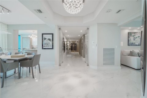 Condo in Miami Beach, Florida, 3 bedrooms  № 174231 - photo 8