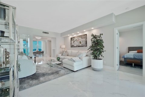 Condo in Miami Beach, Florida, 3 bedrooms  № 174231 - photo 30