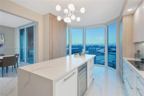 Condo in Miami Beach, Florida, 3 bedrooms  № 174231 - photo 15