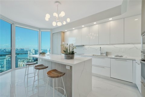 Condo in Miami Beach, Florida, 3 bedrooms  № 174231 - photo 11