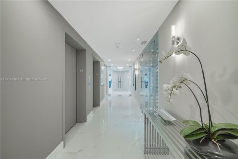 Condo in Miami Beach, Florida, 3 bedrooms  № 174231 - photo 5