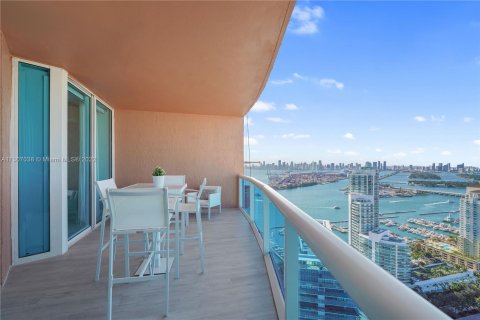 Condo in Miami Beach, Florida, 3 bedrooms  № 174231 - photo 27