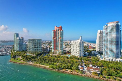 Condo in Miami Beach, Florida, 3 bedrooms  № 174231 - photo 1