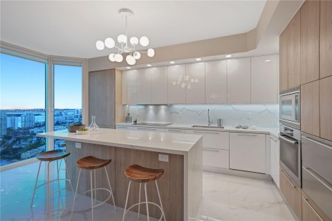 Condo in Miami Beach, Florida, 3 bedrooms  № 174231 - photo 13