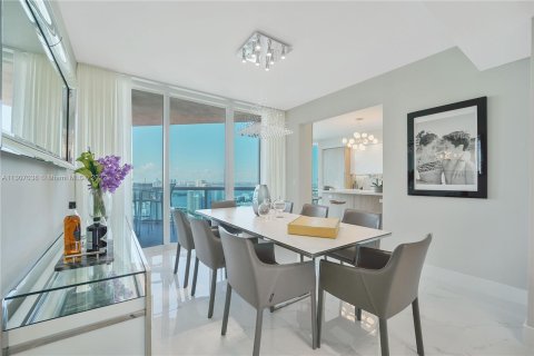 Condo in Miami Beach, Florida, 3 bedrooms  № 174231 - photo 19