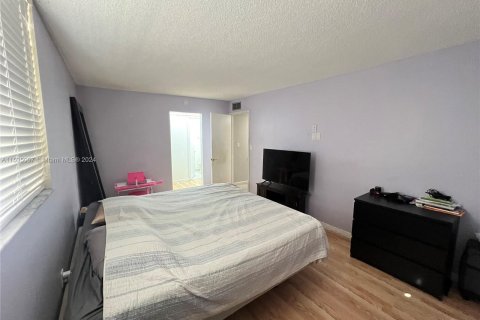 Condo in Miami, Florida, 2 bedrooms  № 1015860 - photo 25