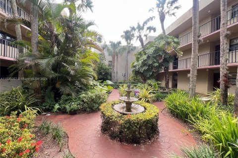 Condo in Miami, Florida, 2 bedrooms  № 1015860 - photo 4