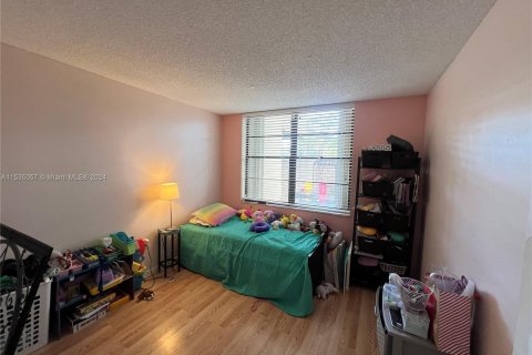 Condo in Miami, Florida, 2 bedrooms  № 1015860 - photo 19