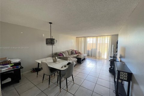 Copropriété à vendre à Miami, Floride: 2 chambres, 91.32 m2 № 1015860 - photo 12