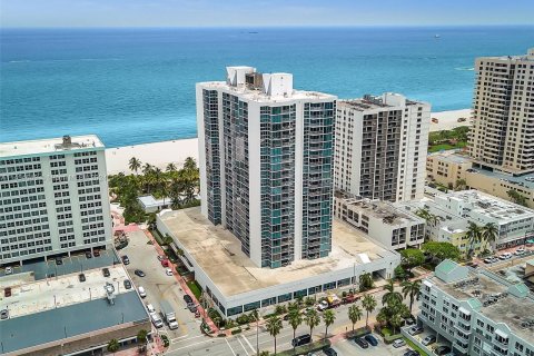 Copropriété à vendre à Miami Beach, Floride: 2 chambres, 104.24 m2 № 1015858 - photo 1