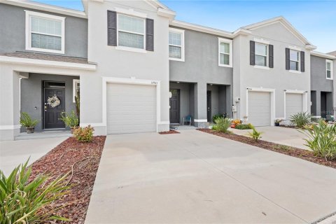 Townhouse in Wesley Chapel, Florida 3 bedrooms, 155.43 sq.m. № 1339619 - photo 2