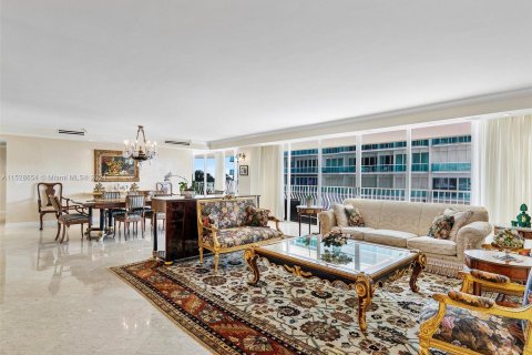 Condominio en venta en Bal Harbour, Florida, 2 dormitorios, 310.29 m2 № 1000181 - foto 13