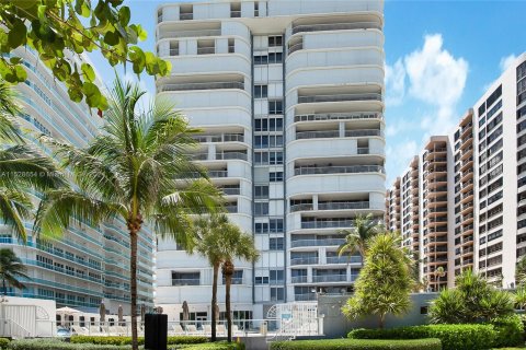 Condominio en venta en Bal Harbour, Florida, 2 dormitorios, 310.29 m2 № 1000181 - foto 5