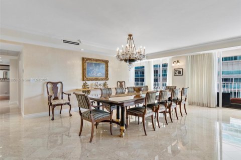 Condominio en venta en Bal Harbour, Florida, 2 dormitorios, 310.29 m2 № 1000181 - foto 15