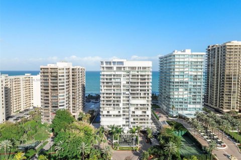 Condominio en venta en Bal Harbour, Florida, 2 dormitorios, 310.29 m2 № 1000181 - foto 2