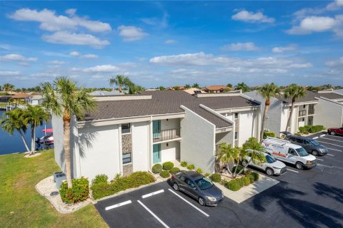 Copropriété à vendre à Punta Gorda, Floride: 2 chambres, 101.17 m2 № 950515 - photo 4