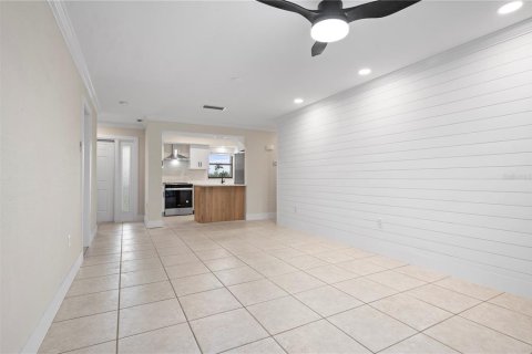 Condo in Punta Gorda, Florida, 2 bedrooms  № 950515 - photo 11