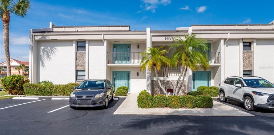 Condo in Punta Gorda, Florida, 2 bedrooms  № 950515