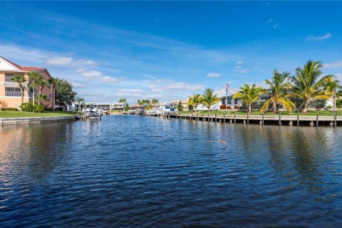 Condo in Punta Gorda, Florida, 2 bedrooms  № 950515 - photo 2