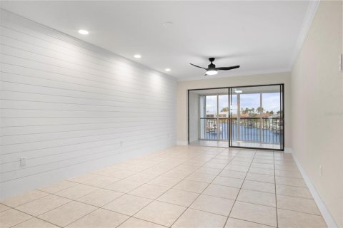 Copropriété à vendre à Punta Gorda, Floride: 2 chambres, 101.17 m2 № 950515 - photo 9