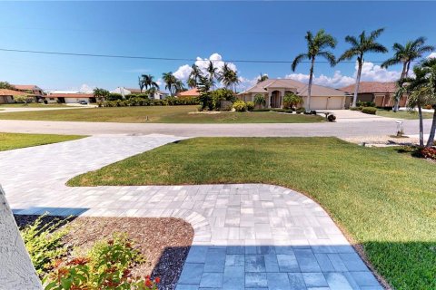 Villa ou maison à vendre à Punta Gorda, Floride: 4 chambres, 209.22 m2 № 656877 - photo 2