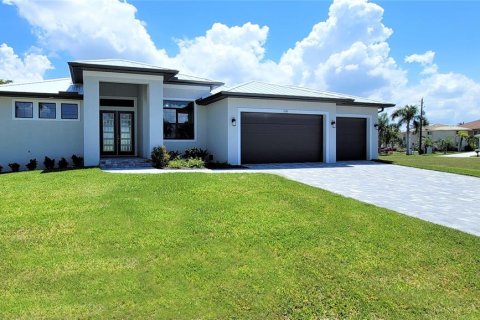 Villa ou maison à vendre à Punta Gorda, Floride: 4 chambres, 209.22 m2 № 656877 - photo 1