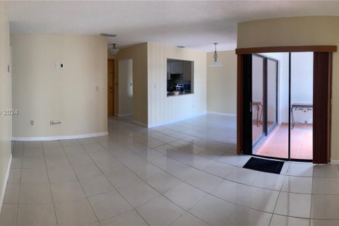 Townhouse in Miami, Florida 2 bedrooms, 102.19 sq.m. № 1418614 - photo 5