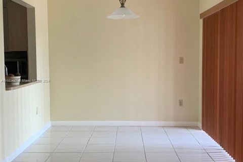 Townhouse in Miami, Florida 2 bedrooms, 102.19 sq.m. № 1418614 - photo 3