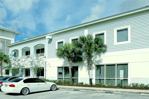 Купить коммерческую недвижимость в Порт-Сент-Луси, Флорида № 965271 - фото 1