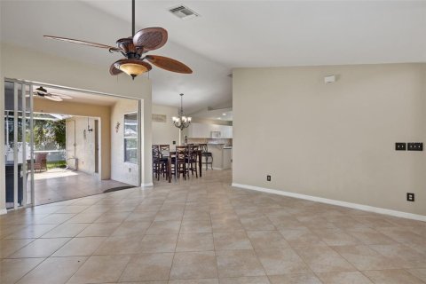 Casa en venta en Cape Coral, Florida, 3 dormitorios, 146.6 m2 № 1301990 - foto 4