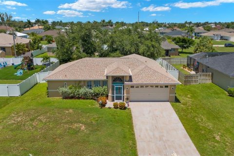 Casa en venta en Cape Coral, Florida, 3 dormitorios, 146.6 m2 № 1301990 - foto 28