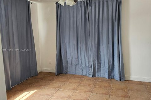 Condo in Miami, Florida, 3 bedrooms  № 1372672 - photo 9