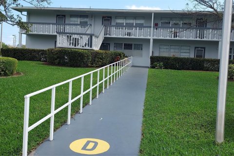 Condo in Deerfield Beach, Florida, 1 bedroom  № 950263 - photo 2