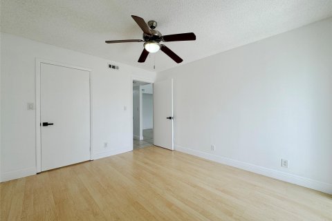 Condo in Tamarac, Florida, 2 bedrooms  № 1186588 - photo 16