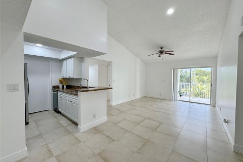 Condo in Tamarac, Florida, 2 bedrooms  № 1186588 - photo 21