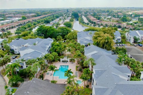 Condominio en venta en Tamarac, Florida, 2 dormitorios, 95.69 m2 № 1186588 - foto 3