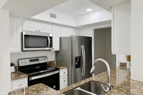 Condo in Tamarac, Florida, 2 bedrooms  № 1186588 - photo 27