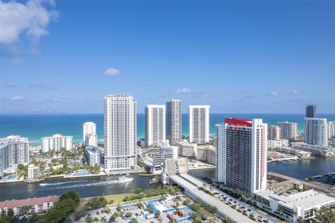 Condo in Hollywood, Florida, 1 bedroom  № 1138884 - photo 3