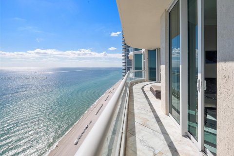 Condo in Sunny Isles Beach, Florida, 2 bedrooms  № 1382043 - photo 15